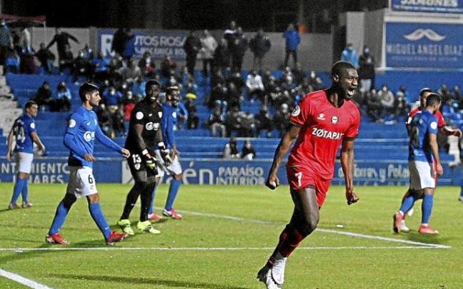 El Alavés, a costa del Linares, que milita en la 1ª RFEF, fue el primer equipo de Primea eliminado. Foto: N.G. El Alavés, a costa del Linares, que milita en la 1ª RFEF, fue el primer equipo de Primea eliminado. Foto: N.G.