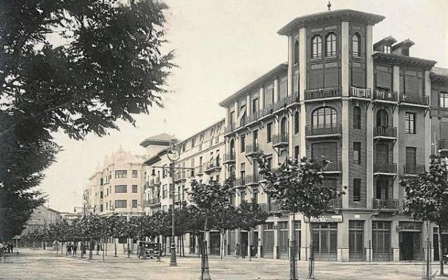 Foto: Aquilino García Deán. De Arazuri, J.J. "Pamplona, calles y barrios".