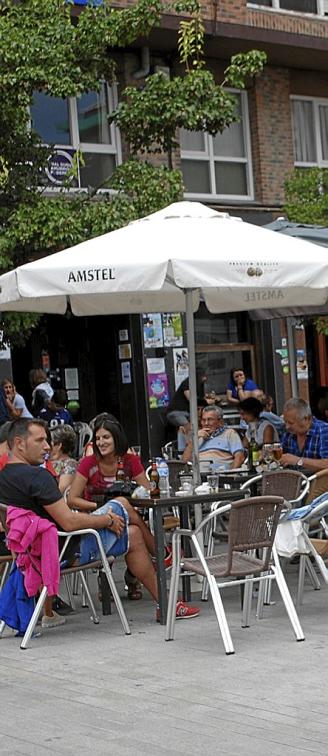 Los comerciantes de Ayala han decidido apoyar al sector hostelero, muy castigado durante el último año largo debido a las restricciones impuestas por las autoridades para evitar la propagación del covid-19. Entre los sorteos, se preparan consumiciones en