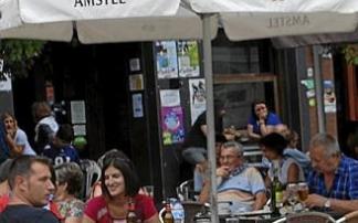 Los comerciantes de Ayala han decidido apoyar al sector hostelero, muy castigado durante el último año largo debido a las restricciones impuestas por las autoridades para evitar la propagación del covid-19. Entre los sorteos, se preparan consumiciones en