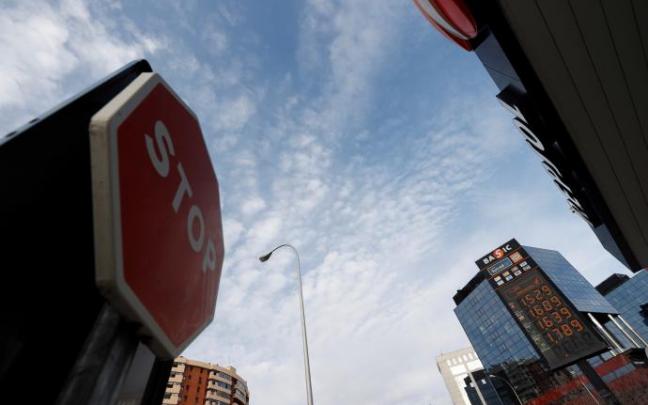 Precios del combustible en una gasolinera de Madrid.
