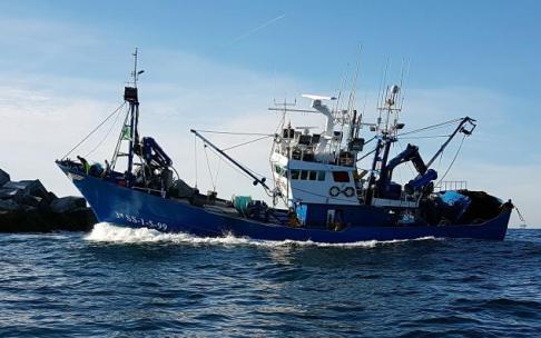 Un barco atunero vasco. Un barco atunero vasco.