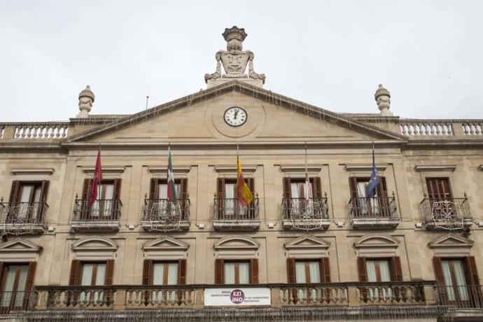 Fachada del Ayuntamiento de Vitoria.