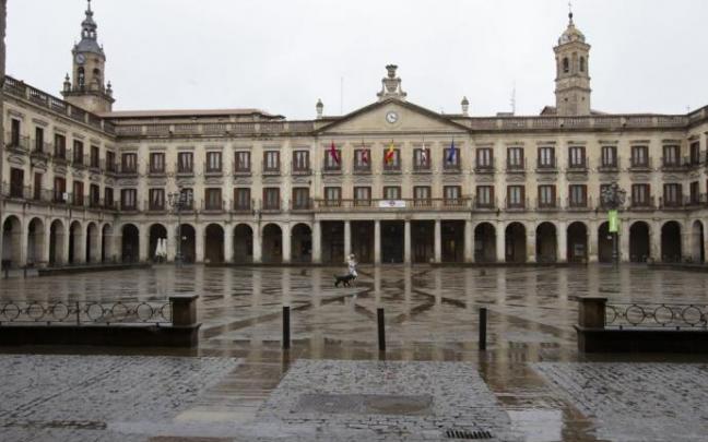 Fachada principal del Ayuntamiento de Gasteiz. Fachada principal del Ayuntamiento de Gasteiz.