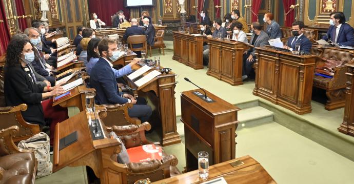 El Ayuntamiento de Bilbao acogió ayer el primer pleno presencial desde el inicio de la pandemia.