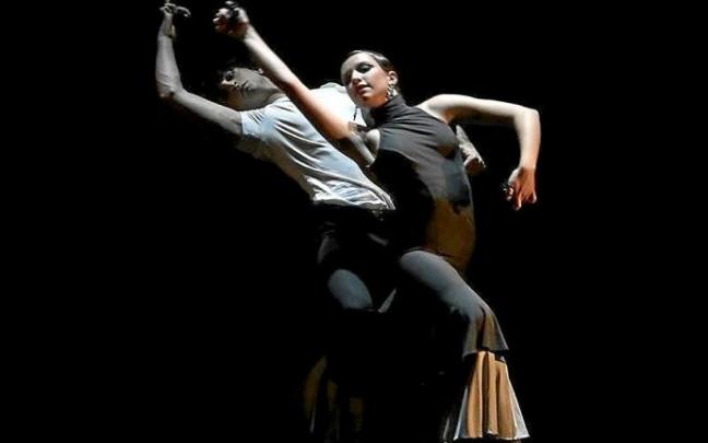El objetivo es que los bailarines conozcan su cuerpo. Foto: G. Estrada