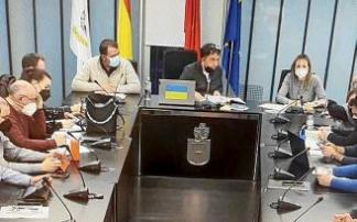 Los grupos municipales en la última sesión plenaria.
