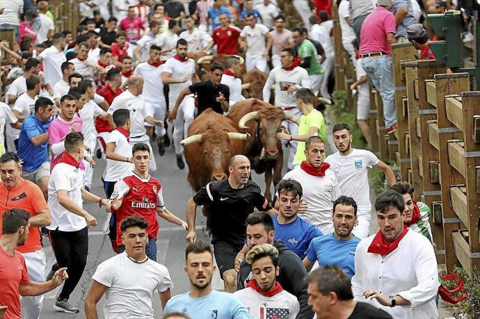 Encierro con toros de la ganadería de Toropasión en las fiestas de Tudela de 2019 Foto: U.B.