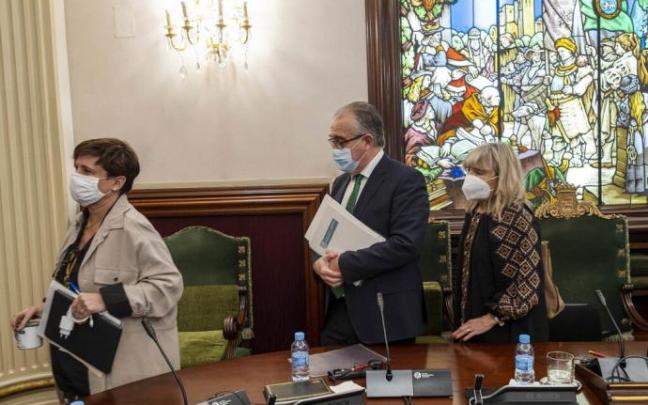 Elizalde, Maya y Caballero, al terminar un Pleno. Elizalde, Maya y Caballero, al terminar un Pleno.