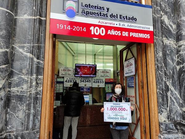 Cristina en la administración de lotería Azcarreta.