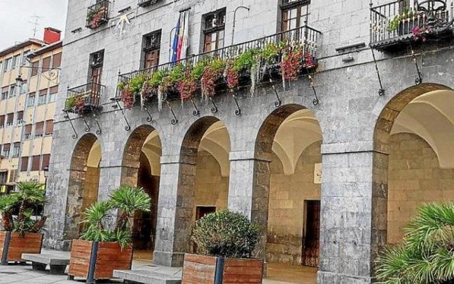 Fachada principal del consistorio azkoitiarra. Foto: N.G.