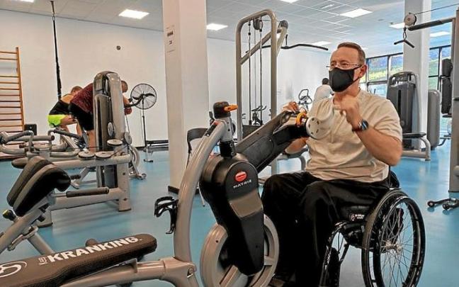 El azkoitiarra Mikel Etxaniz estrenando la nueva máquina. Foto: N.G.