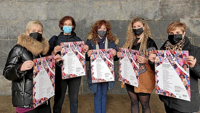 Participantes en el acto de presentación de los nuevos cursos para mujeres organizados en Azkoitia. Foto: N.G.