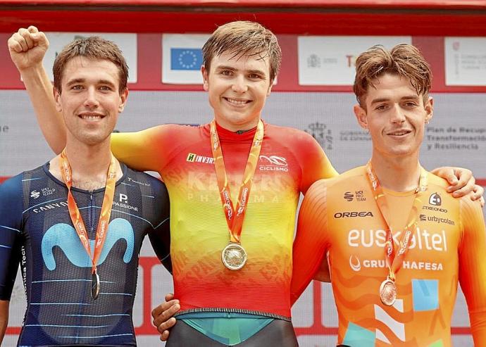 Oier Lazkano, Raúl García Pierna y Xabier Mikel Azparren, en el podio del campeonato. Foto: RFEC