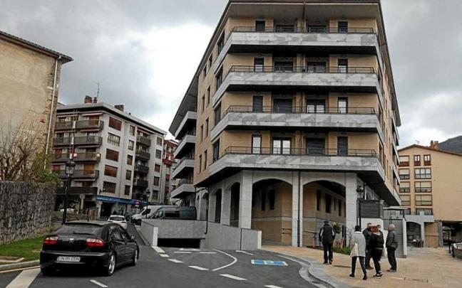 Acceso al parking de 1766ko Matxinada kalea. Foto: J.L.