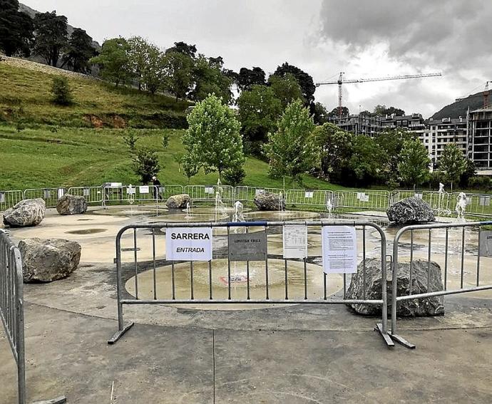 Los chorros de agua de Izarraizko Atea ya están abiertos. Foto: N.G.