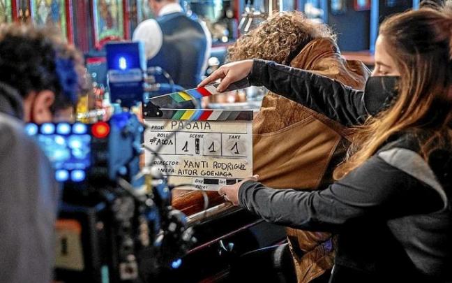 Un momento del rodaje de 'Pasaia' el corto de Xanti Rodríguez que abrirá el viernes el festival. Foto: N.G. Un momento del rodaje de 'Pasaia' el corto de Xanti Rodríguez que abrirá el viernes el festival. Foto: N.G.