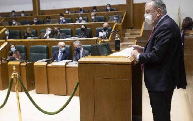Pedro Azpiazu durante el pleno en el que se debaten las enmiendas a la totalidad presentadas a los Presupuestos vascos Pedro Azpiazu durante el pleno en el que se debaten las enmiendas a la totalidad presentadas a los Presupuestos vascos