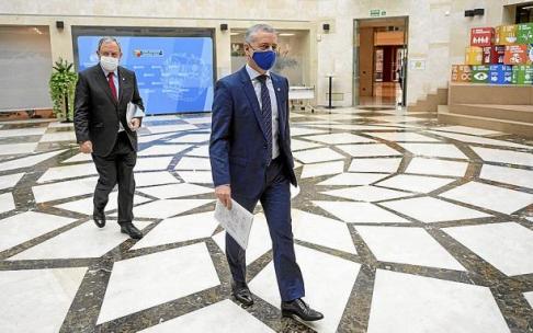 El lehendakari Iñigo Urkullu y el consejero de Economía y Hacienda, Pedro Azpiazu, en la presentación del plan para los fondos europeos. Foto: Irekia