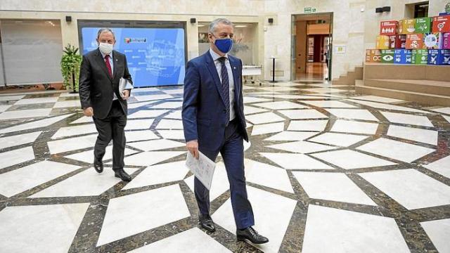 El lehendakari Iñigo Urkullu y el consejero de Economía y Hacienda, Pedro Azpiazu, en la presentación del plan para los fondos europeos. Foto: Irekia
