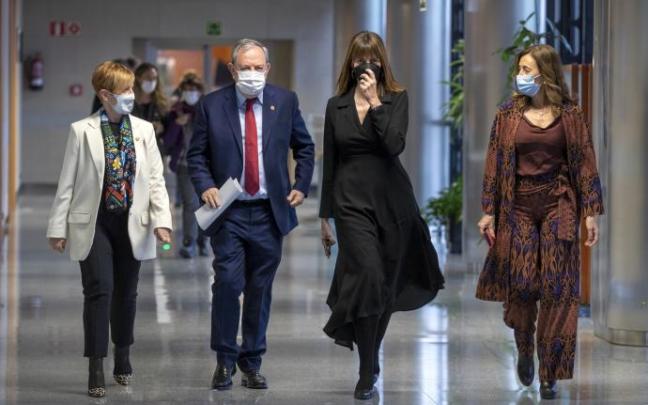 Azpiazu, ayer lunes junto a Tapia, Mendia y Garamendi.