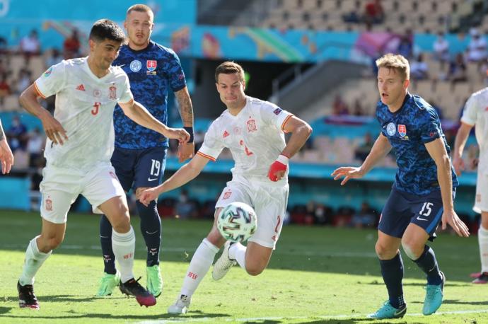 El navarro César Azpilicueta, durante el partido ante Eslovaquia.