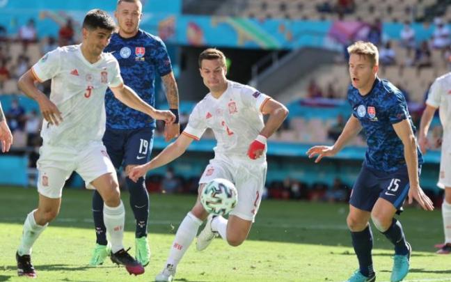 El navarro César Azpilicueta, durante el partido ante Eslovaquia.