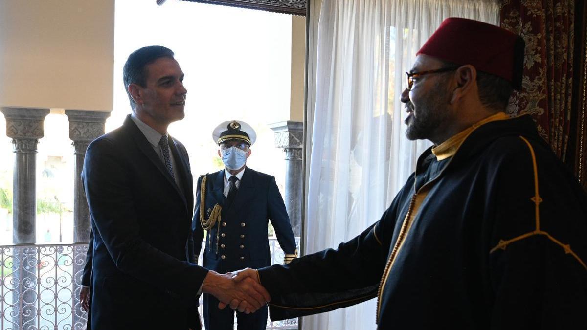 El presidente del Gobierno español, Pedro Sánchez, durante su reunión con el Rey Mohamed VI en Rabat.