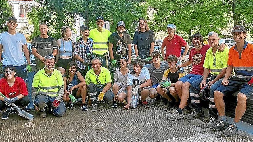 Foto de grupo con los participantes en el programa, trabajadores municipales y personal técnico. | FOTOS: CEDIDAS