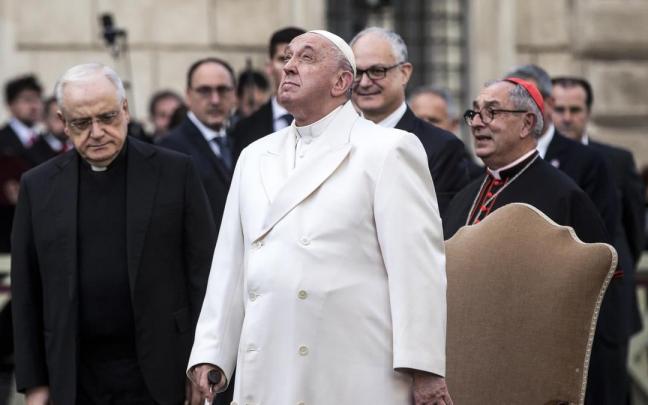 Francisco durante el homenaje público a la Virgen de la Inmaculada en Roma Francisco durante el homenaje público a la Virgen de la Inmaculada en Roma