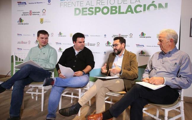 Ibon Mimentza, Alberto Guzmán, José María Rodríguez y Roberto Lecumberri, en un momento del encuentro celebrado en Ayesa.