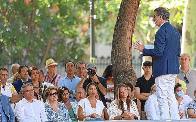 Alberto Núñez Feijóo, durante su intervención de ayer en un acto del PP en Zaragoza. Alberto Núñez Feijóo, durante su intervención de ayer en un acto del PP en Zaragoza.