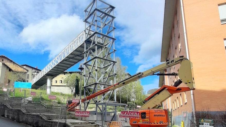 El nuevo ascensor urbano estará operativo en febrero.