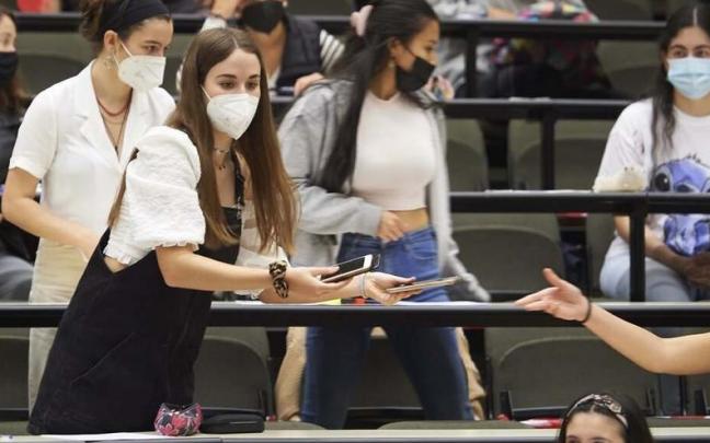 Estudiantes, en un aula de la UPNA el pasado 2021