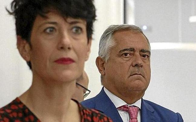 La consejera de Hacienda, Elma Saiz, y el presidente de la CEN, Juan Miguel Sucunza. | FOTO: JAVIER BERGASA