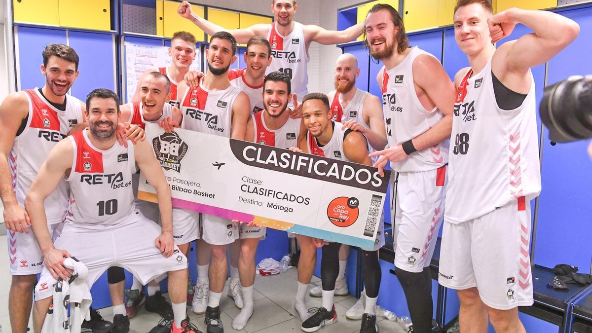 Los jugadores del Bilbao Basket celebran en el vestuario del Palau su clasificación para la Copa de 2020.