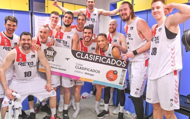 Los jugadores del Bilbao Basket celebran en el vestuario del Palau su clasificación para la Copa de 2020. Los jugadores del Bilbao Basket celebran en el vestuario del Palau su clasificación para la Copa de 2020.
