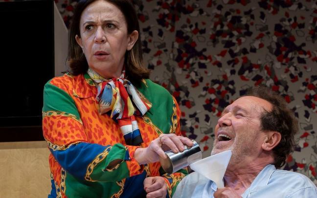 Juan Gea (sentado), en un momento de la representación de 'Descarados'.