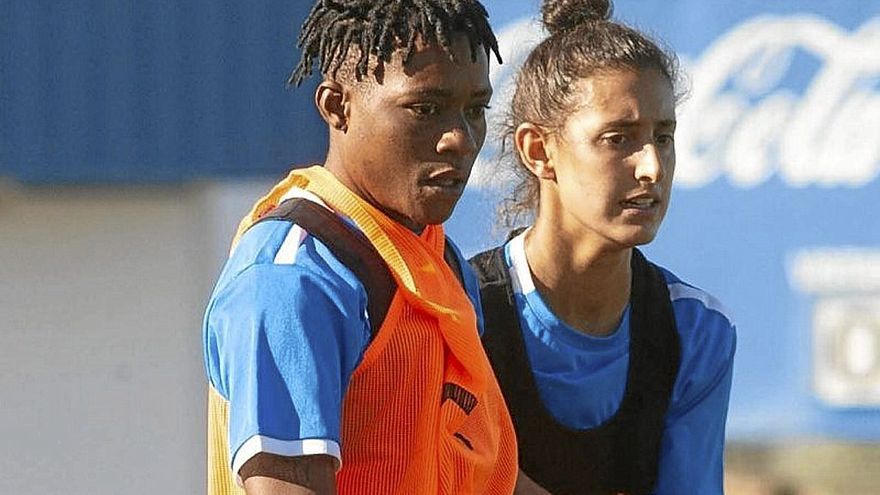 Emmanuella Aby y Elba Vergés, dos de los nuevos fichajes.