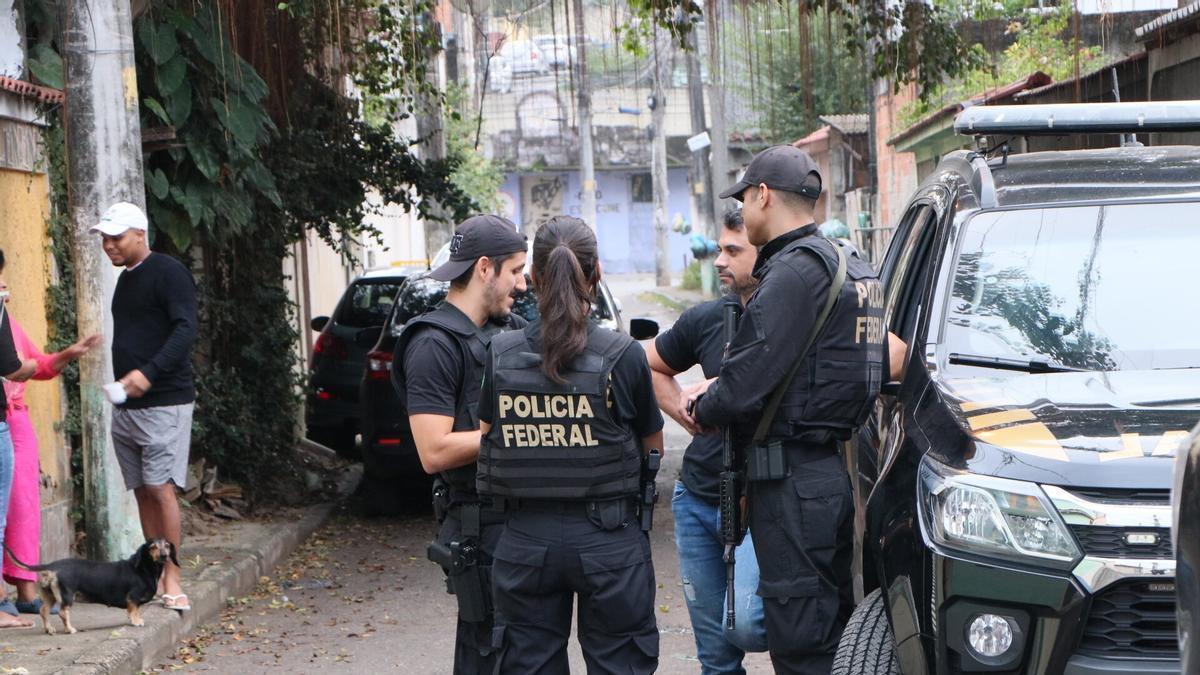 Imagen de archivo de varios agentes de la Policía federal en Brasil.
