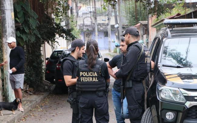 Imagen de archivo de varios agentes de la Policía federal en Brasil.