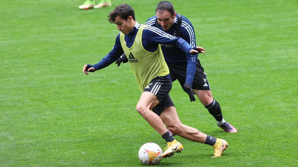 Manu Sánchez y Kike García, en un entrenamiento en El Sadar de la temporada pasada