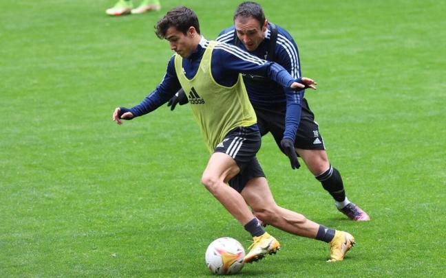 Manu S&aacute;nchez y Kike Garc&iacute;a, en un entrenamiento en El Sadar de la temporada pasada