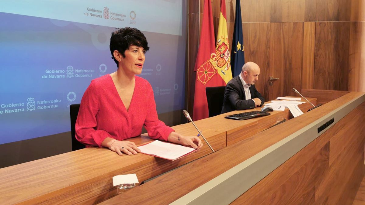 Elma Saiz y Óscar Martínez de Bujanda, durante la rueda de prensa