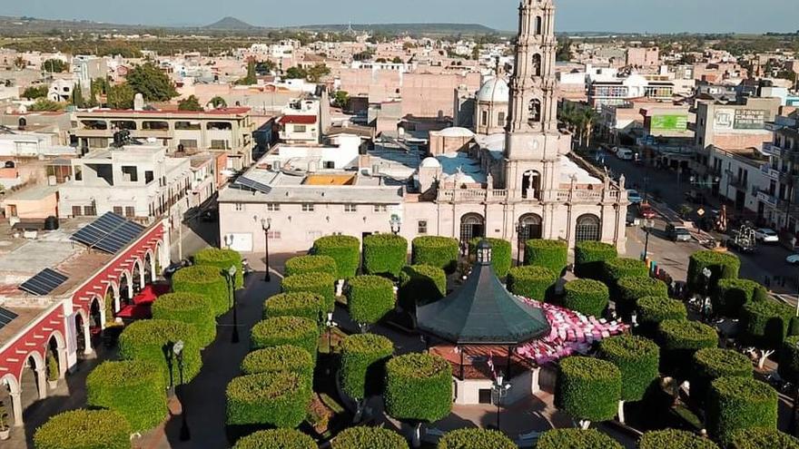 Parque de San Julián, donde destaca la iglesia de San José, el quiosco y el elegante jardín.