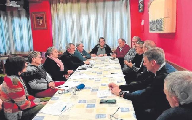 Un momento del reciente encuentro de representantes de las asociaciones en Lumbier. Un momento del reciente encuentro de representantes de las asociaciones en Lumbier.