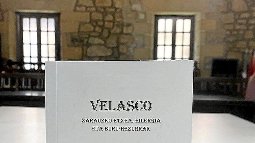 El libro ‘Velasco. La casa, el cementerio y los cráneos de Zarautz’ . | FOTO: N.G.