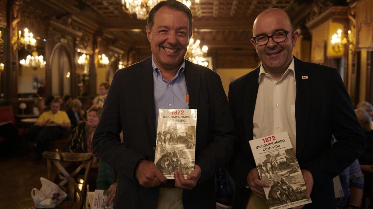 Acto de presentación del libro en el Nuevo Casino.