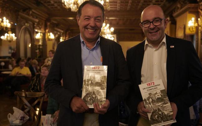 Acto de presentación del libro en el Nuevo Casino. Acto de presentación del libro en el Nuevo Casino.