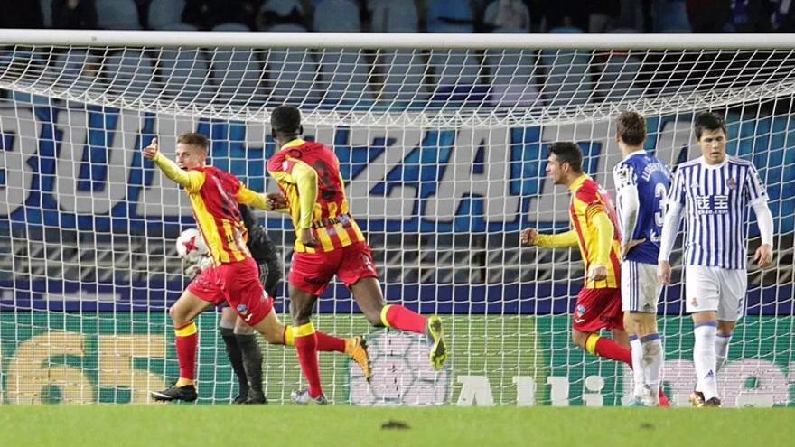 Llorente y Zubeldia lamentan el gol del Lleida que eliminó a la Real de la Copa, en noviembre de 2017.